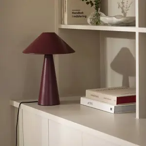 Lampe à poser Globen Lighting Cannes, rouge, métal, hauteur 40 cm pas cher