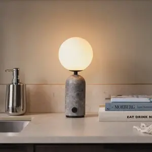 Lampe à poser rechargeable Torrano de Globen Lighting, marbre gris pas cher
