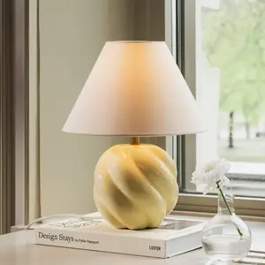 Lampe à poser Globen Lighting DAHLIA, beige/jaune Hauteur 31 cm pas cher