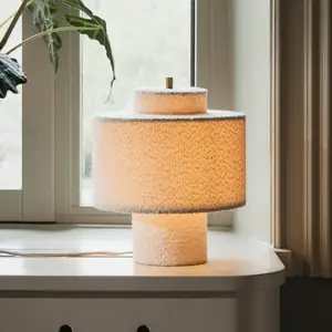 Lampe à poser Globen Lighting Noah, blanche, hauteur 31 cm, textile pas cher