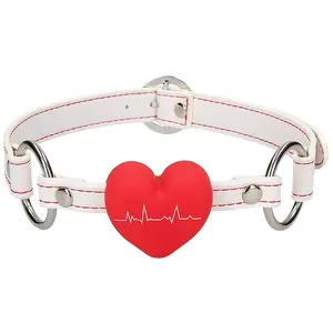OUCH Bâillon Coeur Nurse Theme pas cher