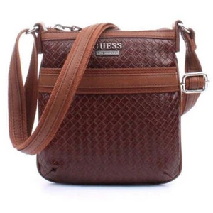 Comparateur de prix : Guess Sacoche Bandoulière Marron