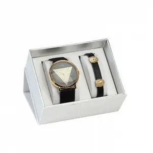 Guess Montre Homme MENS TREND JUBS01532JWYG avec bracelet en silicone noir pas cher