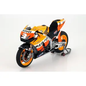 New Ray 2009 REPSOL HONDA TEAM RC 212 V DAVIZIOSO N°4 pas cher