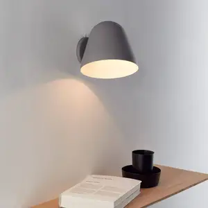 Nyta Tilt Wall Short applique, griseVendu parluminaire