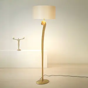Holländer Lampe sur pied Lino, or/écru, hauteur 160 cm, ferVendu parluminaire
