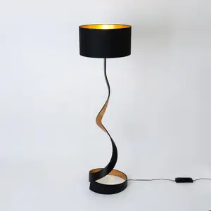Holländer Lampe sur pied Vortice, noir/or, hauteur 157 cm, ferVendu parluminaire