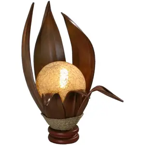 Woru Lampe de table Karima en feuilles de cocotier pas cher