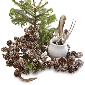 Loberon Guirlande de pommes de pin Jacci, marron (130cm) pas cher