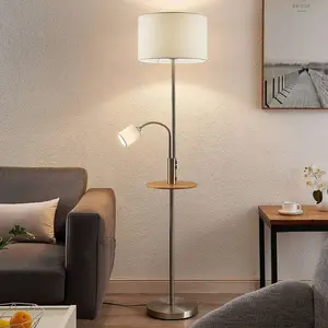Lindby lampadaire Aovan, couleur nickel, tablette, prise USBVendu parluminaire