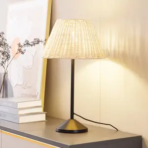 Comparateur de prix : Lindby lampe à poser Zyralia, couleur bois, rotin, Ø 30 cm