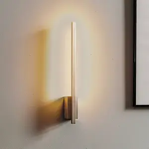 Quitani Applique murale LED Tolu, verticale, nickel, hauteur 45 cm pas cher