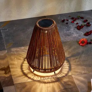 Lindby Led Lampe solaire extérieur à intensité variable 'Amaria' en bois pas cher