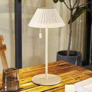 Comparateur de prix : Lindby Lampe à poser LED rechargeable Ilvi, beige, aluminium, Ø 17,5 c...