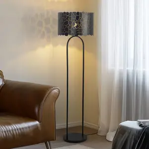 Comparateur de prix : Lindby lampe sur pied Aralena, noir/or, hauteur 143,5 cm