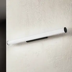 Comparateur de prix : Lindby, applique murale LED Kirka, noir, métal, IP44, 90 cm, CCT
