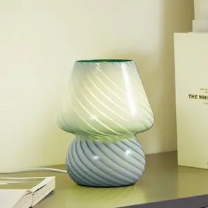 Comparateur de prix : Lindby lampe à poser Andriana, vert/blanc, verre, Ø 15 cm