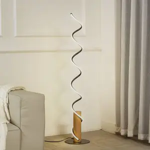 Comparateur de prix : Lindby lampe sur pied LED Spiraali, gris, bois, hauteur 133 cm