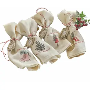 Comparateur de prix : LOBERON Lot de 4 serviettes Merry & Bright, blanc/rouge (40 x 40cm)