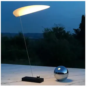 Comparateur de prix : Ingo Maurer Koyoo - Lampe à poser de designer LED