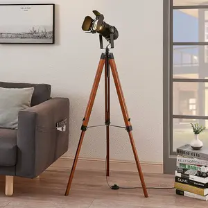 Lindby Lampadaire Hilma en bois à support trépied