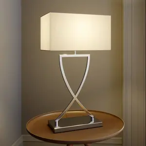 Comparateur de prix : Lucande lampe à poser Evaine, chrome/blanc, métal, 66 cm, E27