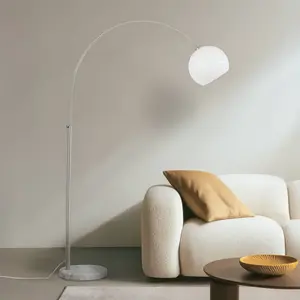 Lindby lampadaire arqué Alverton, blanc/nickel, verre, 197 cmVendu parluminaire
