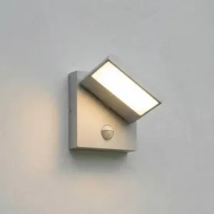 Applique d'extérieur LED Lucande Silvan, grise, avec détecteur, IP54 pas cher