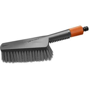 Comparateur de prix : GARDENA Brosse de lavage à main M souple, avec raccord de tuyau