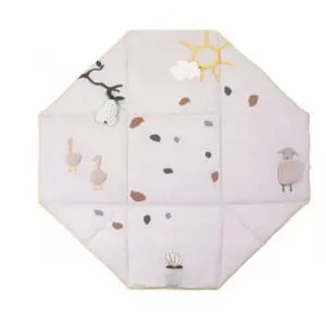Comparateur de prix : Lässig Tapis d´éveil 2 en 1 en coton bio Tiny Farmer (120 x 120 cm)
