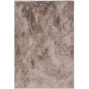 Benuta Tapis fausse fourrure taupe 230x340 pas cher
