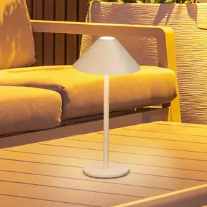 FH Lighting Lampe à poser LED rechargeable Prato, couleur sable Hauteu... pas cher