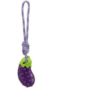 Jouet Trixie Aubergine sur corde pour chien - environ L 34 cm pas cher