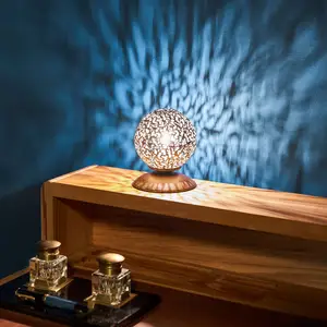 Paul Neuhaus Lampe à poser Greta à abat-jour sphérique pas cher
