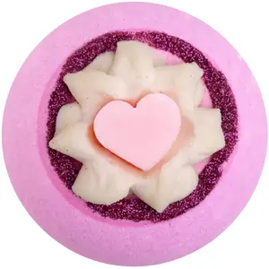 Tentation - Bombe De Bain Love Is All Fraise 190g pas cher