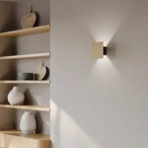 Elobra Applique murale LED Inka S, chêne/noir, bois, hauteur 15 cm pas cher