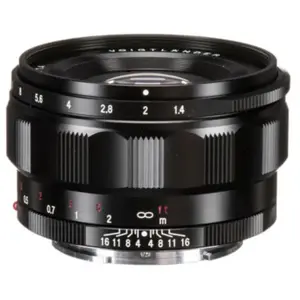 Voigtländer Voigtlander Nokton 35mm f/1.4 monture Sony E - Noir pas cher