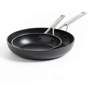 KitchenAid Forged Hardened Aluminium Ensemble de poêles à frire de 20 cm et 28 cm en céramique anodisée dure antiadhésive sans PFAS, résistant à l'induction et au four, noir.
