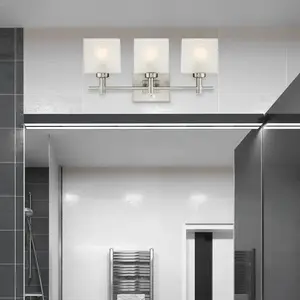 Comparateur de prix : Westinghouse applique murale Alexander à 3 lampes