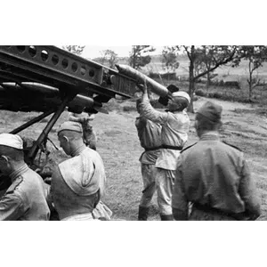 Bm-13-16 On W.o.t. 8 Chassis With Soviet Crew - 1:35e - IcmVendu paramazon