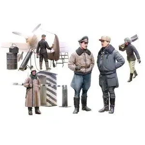 Comparateur de prix : WWII German Luftwaffe Pilots and Ground Personnel in Winter Uniform (5...