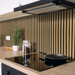 Crédence adhésive panneau de bois et noir H60 x L200 cmVendu parambiance-sticker