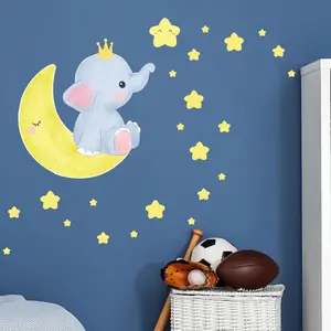 Ambiance-sticker Sticker prince éléphant assis sur la lune + 80 étoiles pas cher