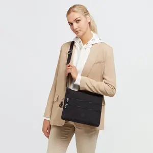 Comparateur de prix : Kipling ALVAR Sac à bandoulière de taille moyenne, Black Noir (Noir)