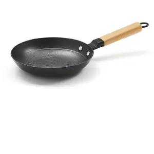 Comparateur de prix : Qulinart by Brandt, Poêle en Fonte Ultra légère avec Couche Anti-adhésive en nid d’Abeille, Poele de 20 cm, Tous Feux dont Induction, Sans PFOA, chauffe de manière homogène et rapide