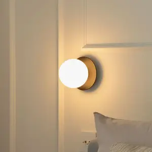 Comparateur de prix : Nuura Aps Applique murale Nuura Liila 1, Ø 14 cm, IP44 , noir/opale