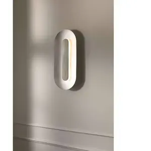 Nuura Aps Applique murale LED Nuura Sasi, hauteur 65 cm, couleur argen...Vendu parluminaire