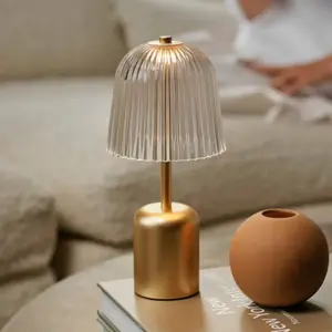 Nuura Aps lampe à poser LED rechargeable Nuura Asteea, couleur laiton,...