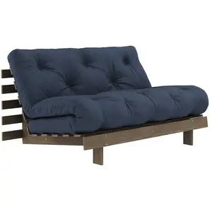 Canapé-lit en pin carob brown et tissu navy 140 x 200 cm Roots - Karup...