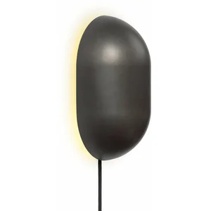 GUBI Howard applique avec fiche, métal à canonVendu parluminaire